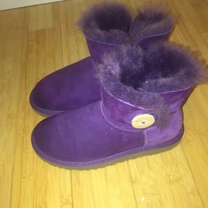 Ugg mini bailey button boots in Boysenberry